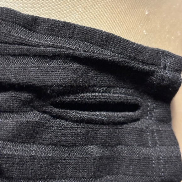 Hollister long sleeve crop top with thumb holes - Picture 6 of 6